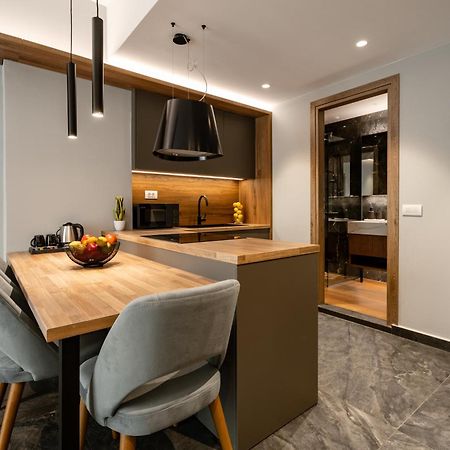 Omikron Luxury Residences Heraklion  ภายนอก รูปภาพ